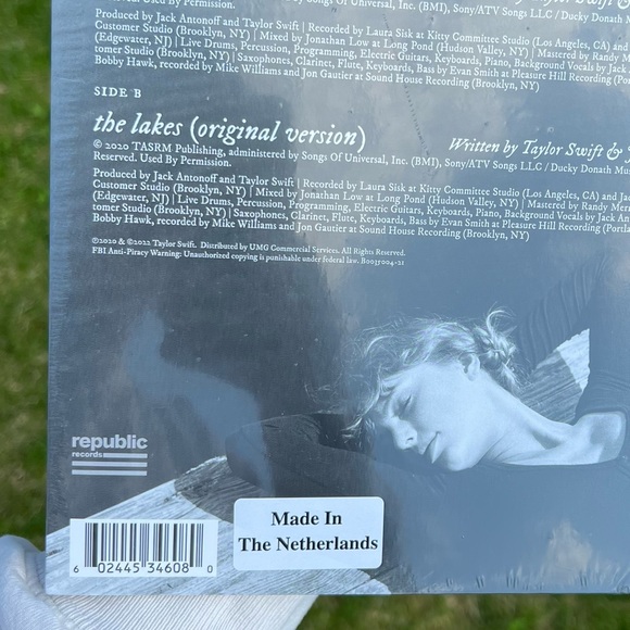 SOLD // The Lakes 7 Inch RSD Vinyl Taylor Swift - Picture 4 of 4